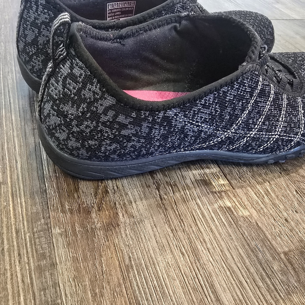 Skechers Relaxed Fit Memory Foam Insole Knit Slip On Athletic Womens 9.5 - Picture 2 of 15